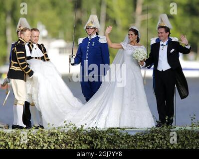 STOCKHOLM 20130608 Prinzessin Madeleine und Christopher O`Neill treffen nach ihrer Hochzeit in der Königlichen Kapelle von Stockholm, Schweden, am 8. Juni 2013, im Schloss Drottningholm ein. Foto: Christine Olsson / SCANPIX / kod 10430 Stockfoto